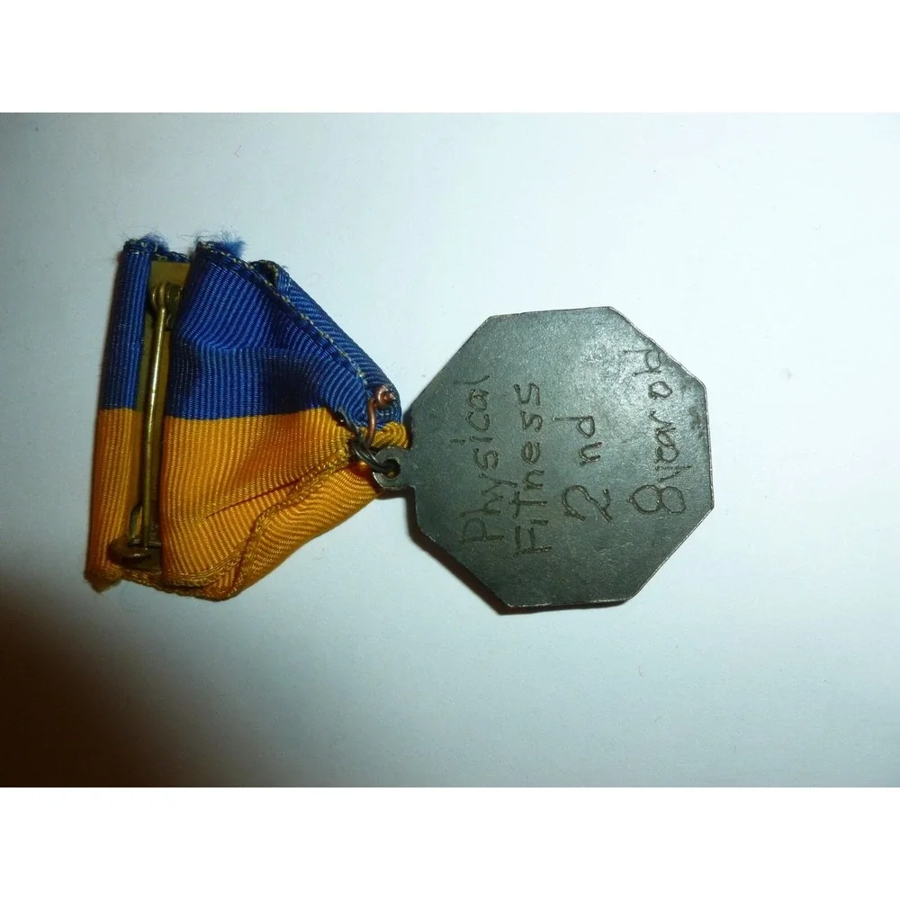 Vintage‎ Boy Scouts Cub Scouts Wolf Physical Fitness 2nd Place Medal Blue Yellow